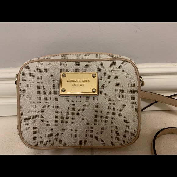 Michael Kors white purse - Picture 1 of 5